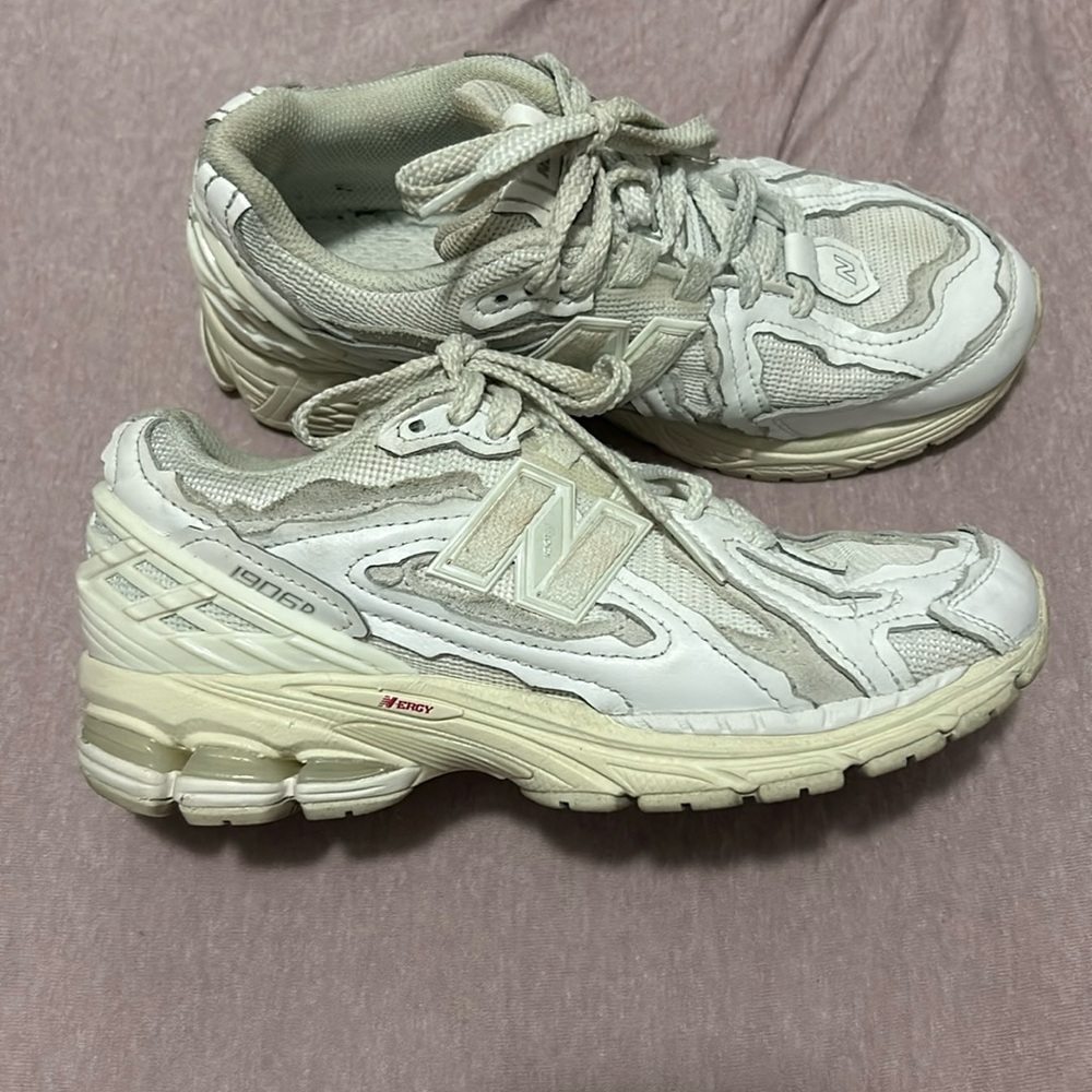 New Balance White and Cream Sneakers